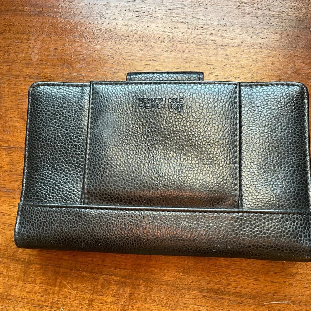 Kenneth Cole Reaction Black Pebbled Wallet Neon Pink Lining Mirror Snap Zip